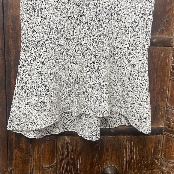 Theory Colisha Cream Black Lustrate Sleeveless Stretch Peplum Top Size P - Picture 5 of 6